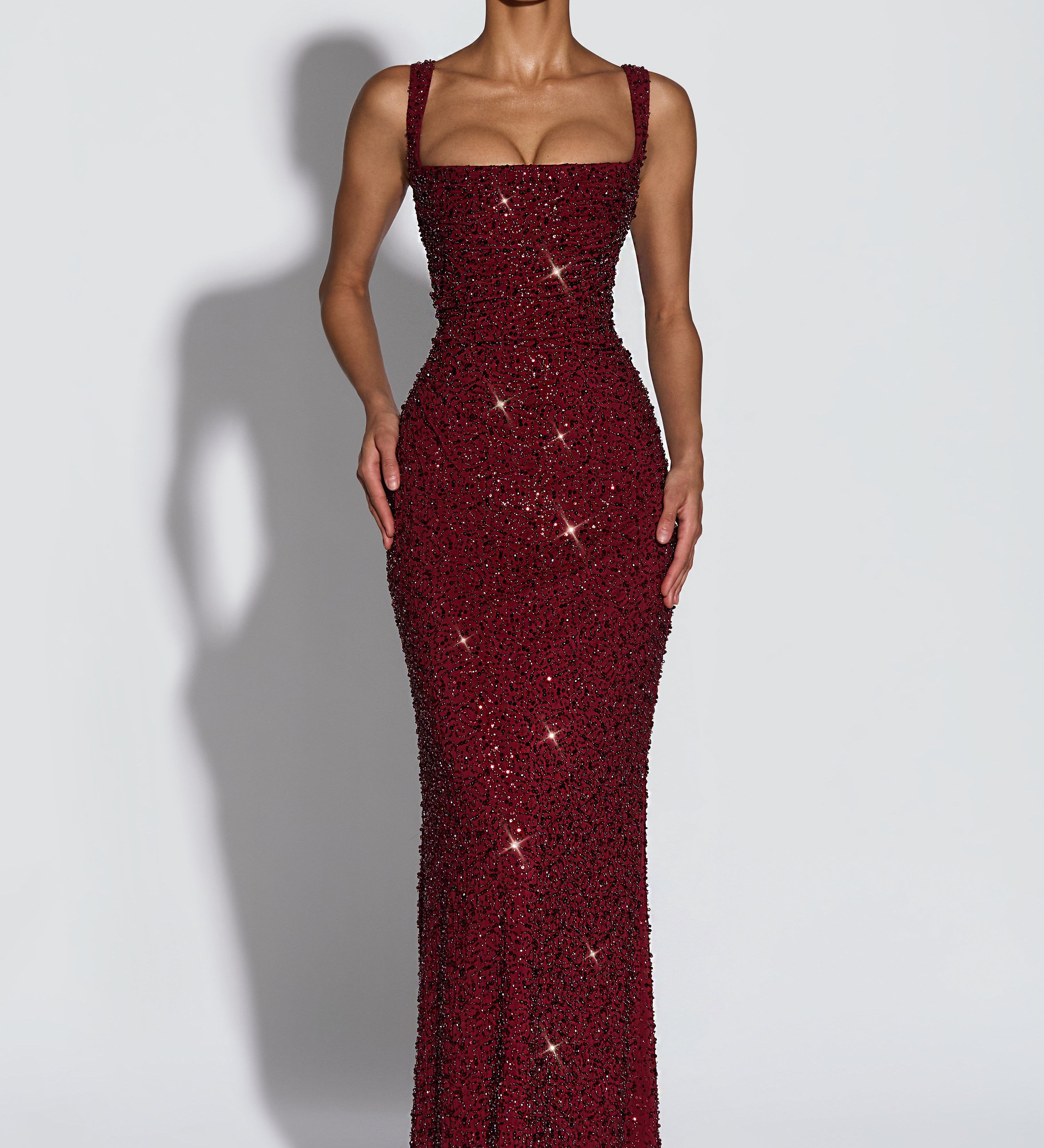 Rosália - Vestido Maxi Brilhante com Decote Quadrado