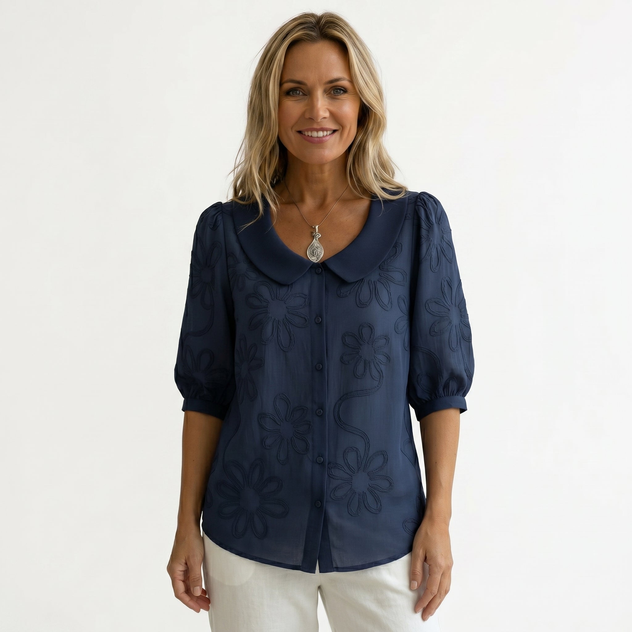 Alice - Blusa Romântica com Bordados de Margaridas